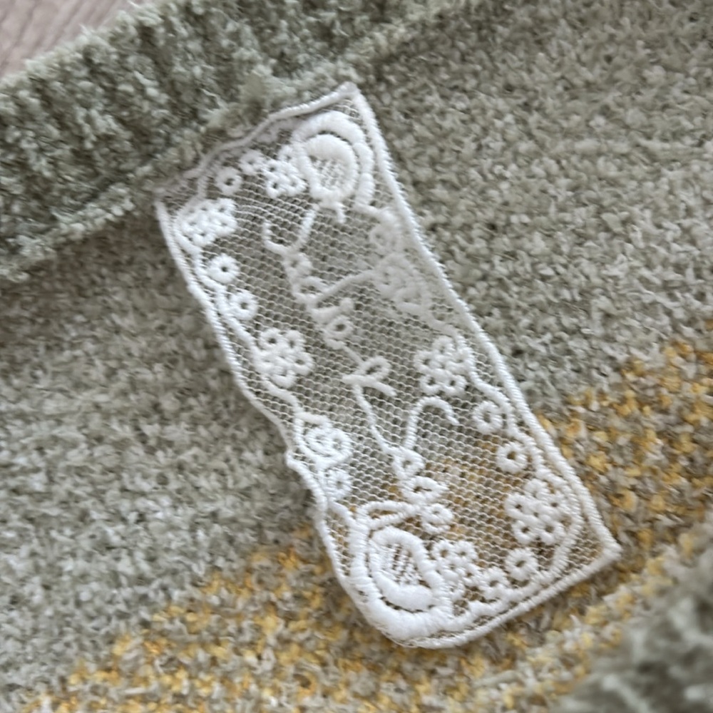 Sadie & Sage Green Floral Sweater - Picture 5 of 6